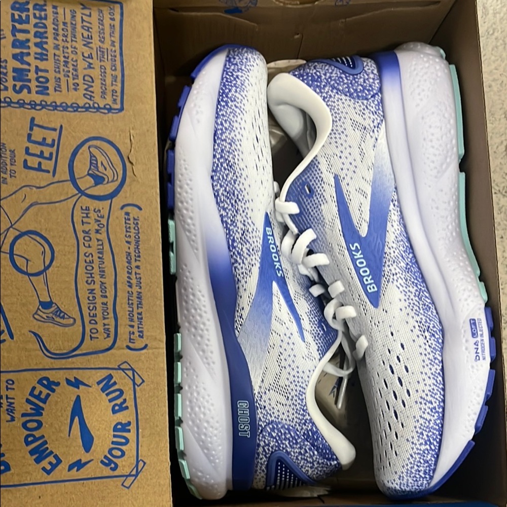 Brooks Women's Sneakers - White and Blue